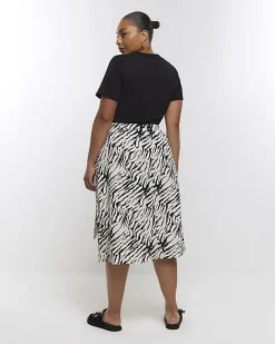 River Island Plus animal print t-shirt midi dress Black Outlet